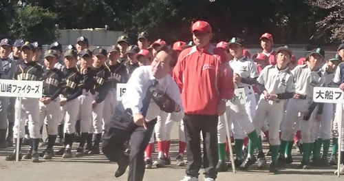 少年野球・湘南リーグ開会式にて浅尾も投球
