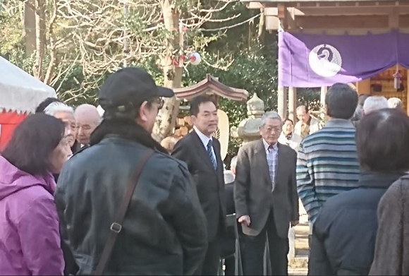 小坪漁港開き　腰越漁港開きでみかん撒き